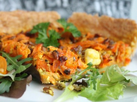Vegetarisk morotspaj - Pajen är mustig och har en fin balans mellan sötman från morötterna och sältan från fetaosten.
