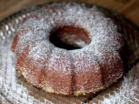 Glöggkaka med choklad - Vill du redan börja känna doften av jul sprida sej i köket så ska du baka denna glöggkaka