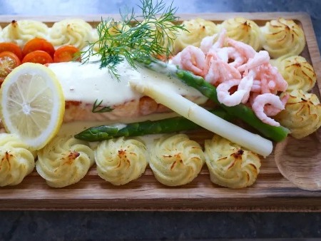 Laxplanka med räkor